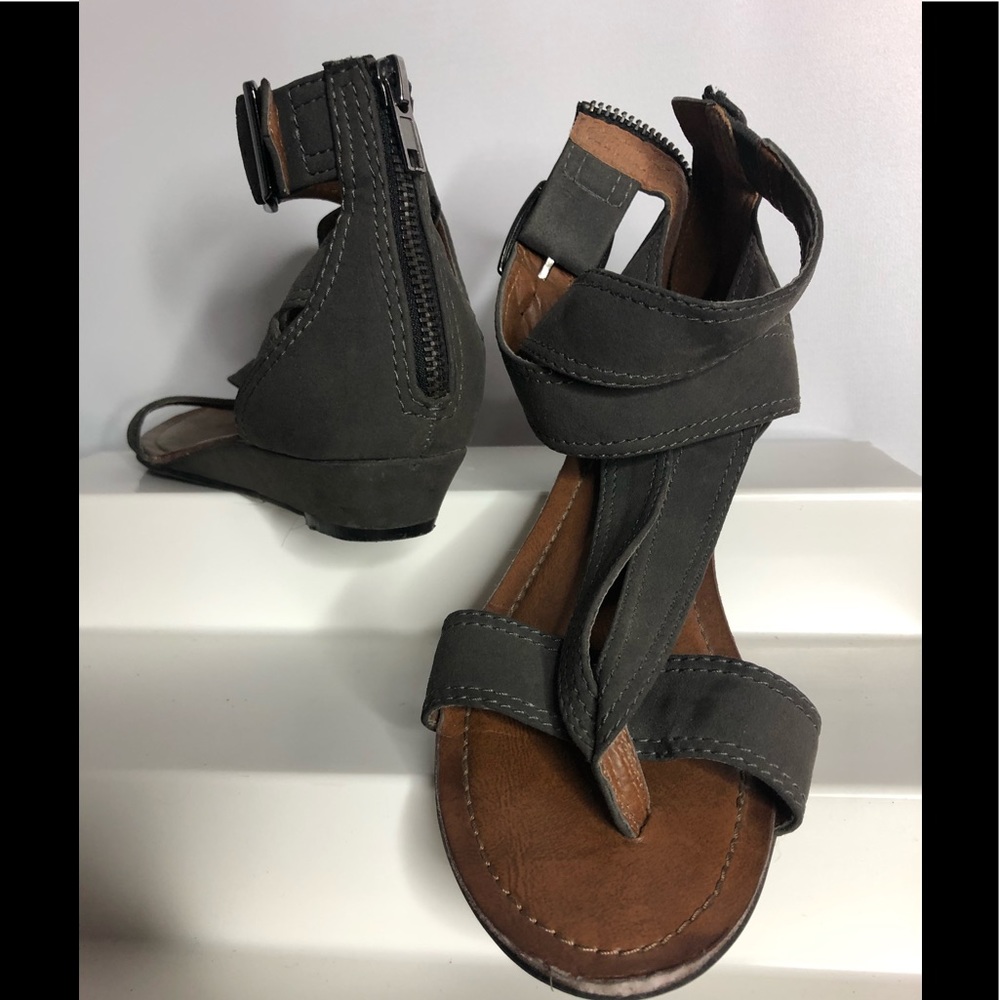 Alfred Sung Sandals